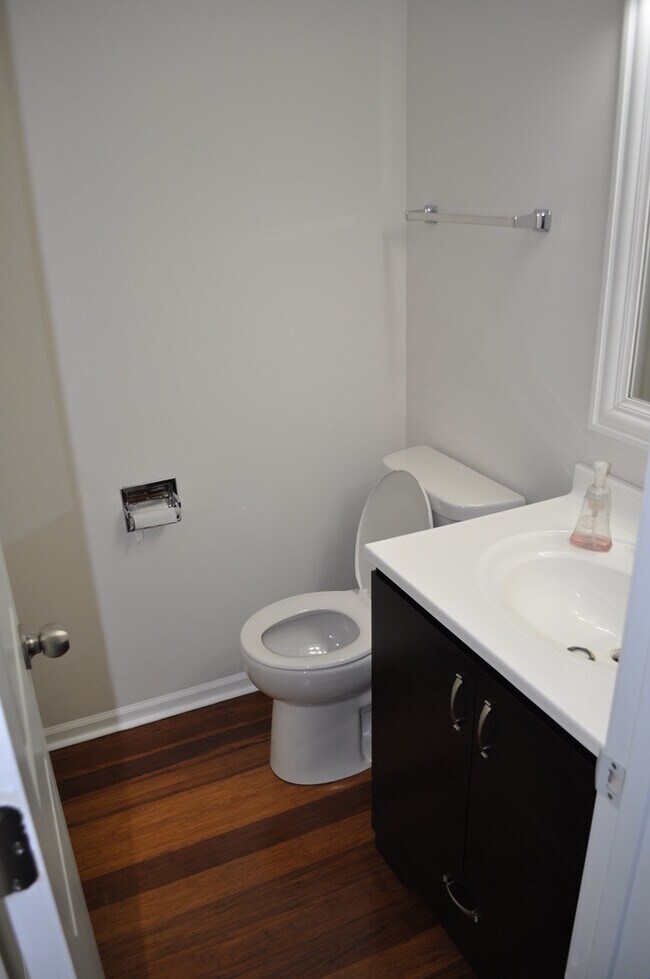 Building Photo - 15 Whispering Dr