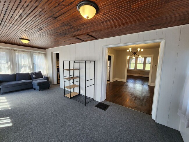 Building Photo - 3 Bedrooms 1 bath home for RENT!