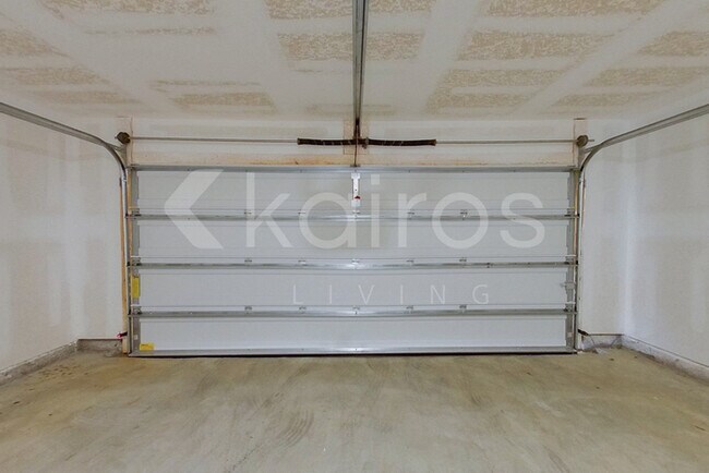 Building Photo - 321 Monarch Ln