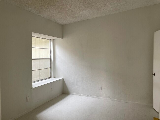 Building Photo - 8154 St Andrew Ln