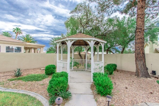 Building Photo - GORGEOUS MOVE IN READY SINGLE-STORY 4-BEDROOM HOME!