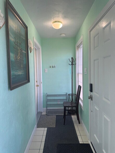 Building Photo - 31 Tapley Ave