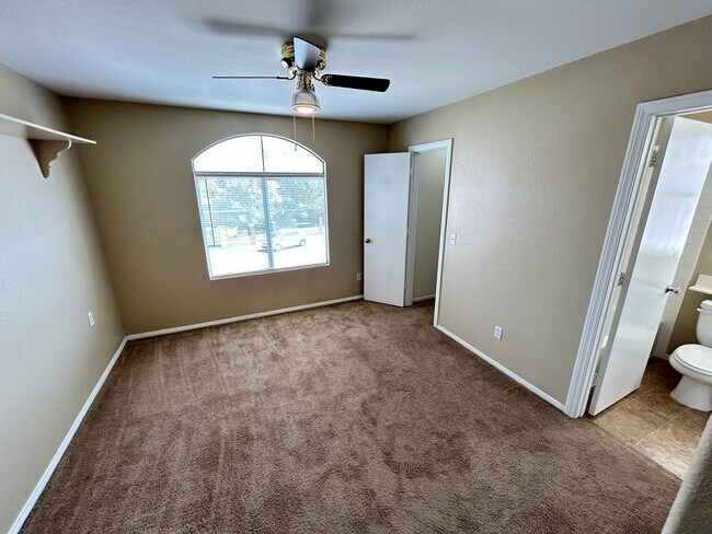 Building Photo - Gorgeous 4-bedroom home with a pool!