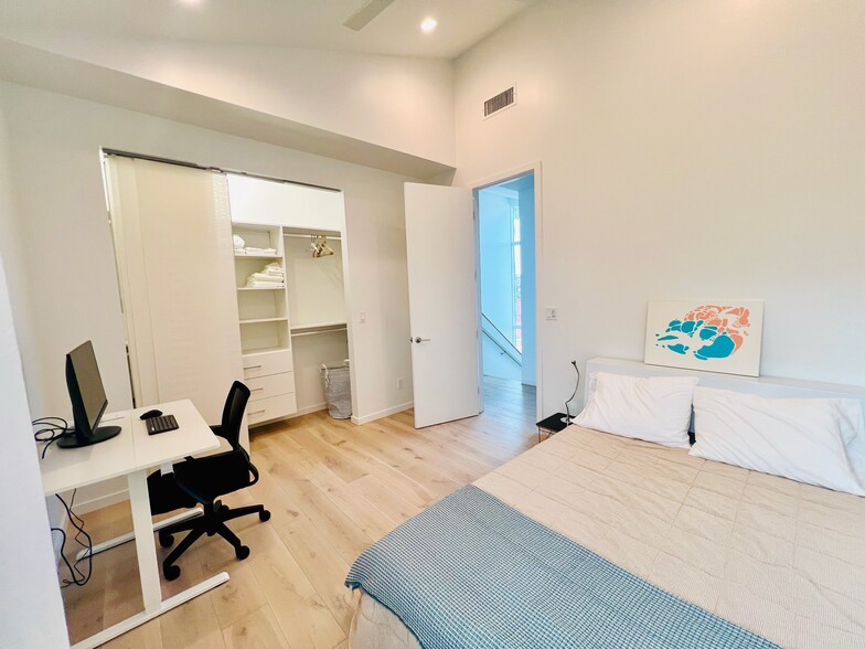 Building Photo - 112 Grandview St