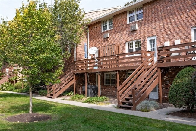 Building Photo - 418 Meadow St