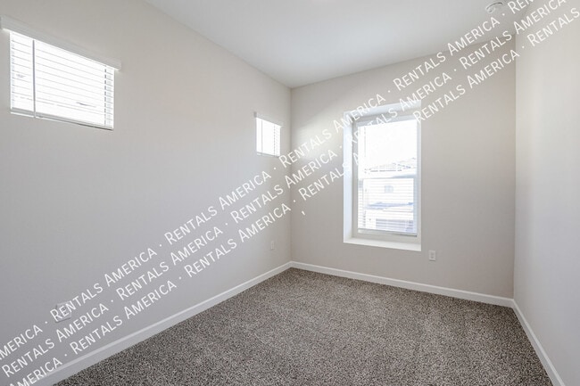 Building Photo - Desirable Community of Arabella