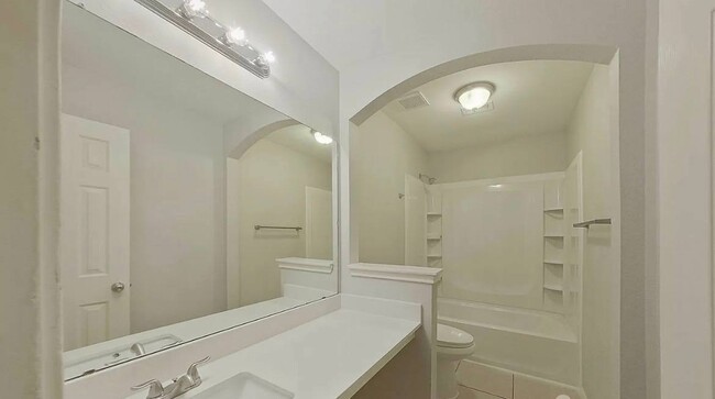 Building Photo - MOVE IN READY