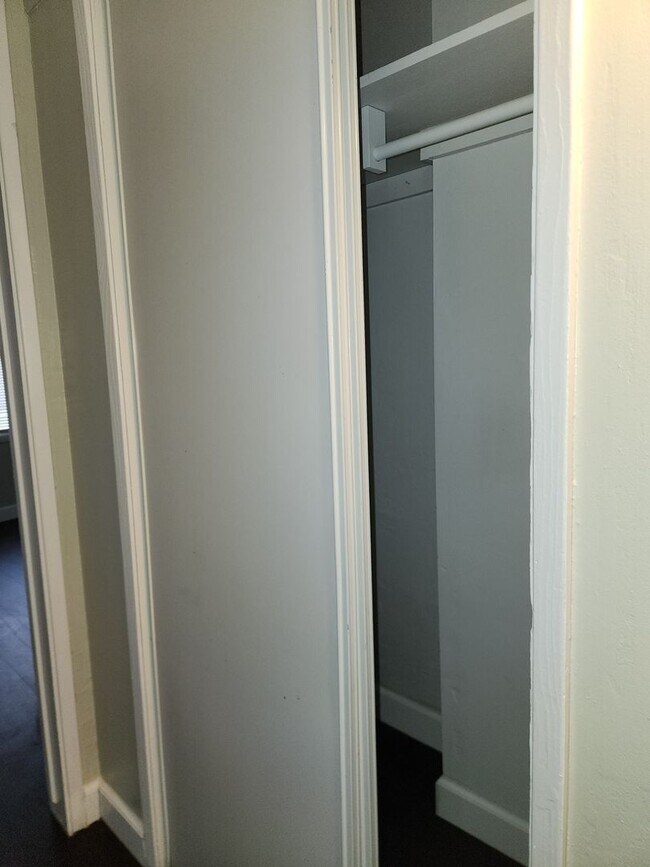 Building Photo - East Bakersfield Home - Newly Remodeled!