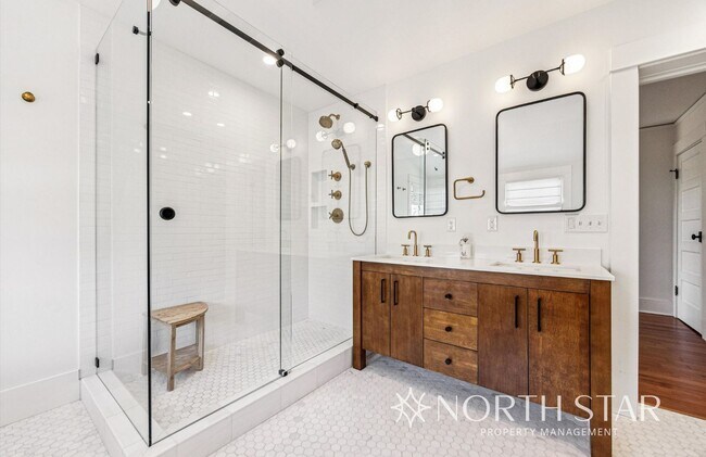 Building Photo - Charming Broadmoor Historic Farmhouse on a...