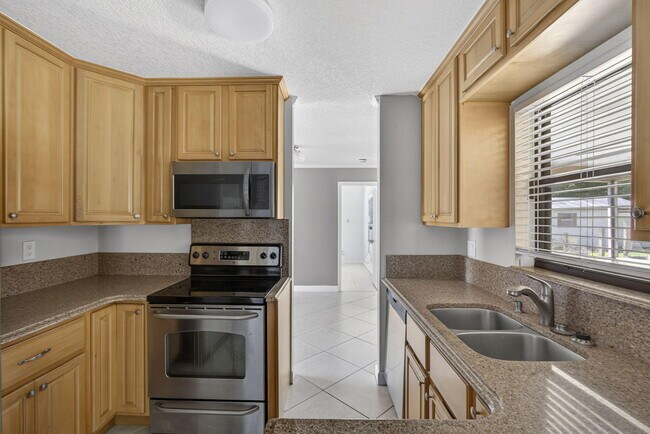 Building Photo - 7107 181st Ct N