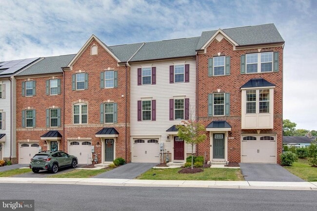 Building Photo - 7912 N Gladden Farm Way