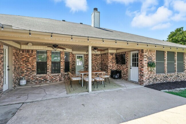 Building Photo - 749 Western Trail