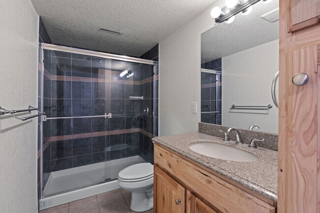 Building Photo - 6 Bedroom plus and office near Rigden Farms