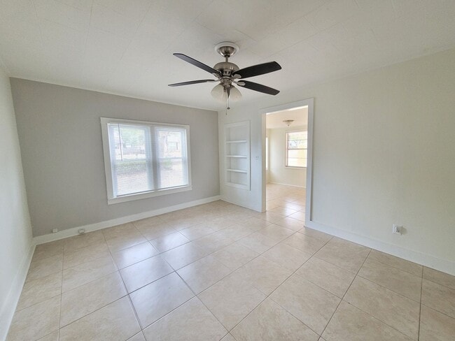 Building Photo - 369 Lincoln Ave