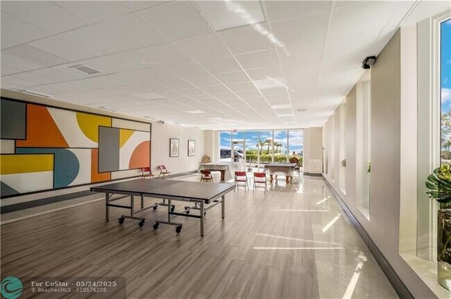 Building Photo - 3140 S Ocean Dr