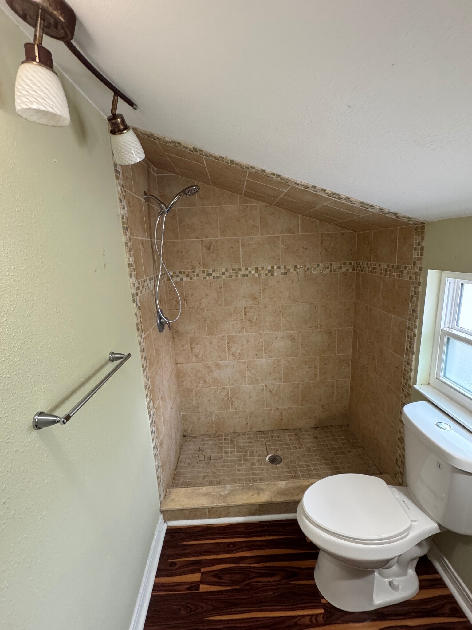 Shower - 312 1/2 S Alabama Ave