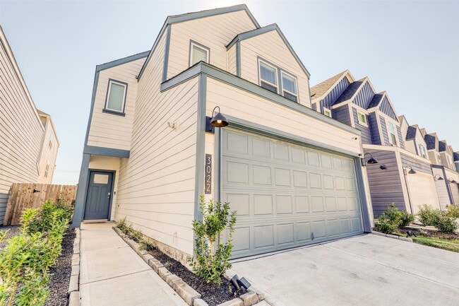 Building Photo - 3022 La Latina Dr