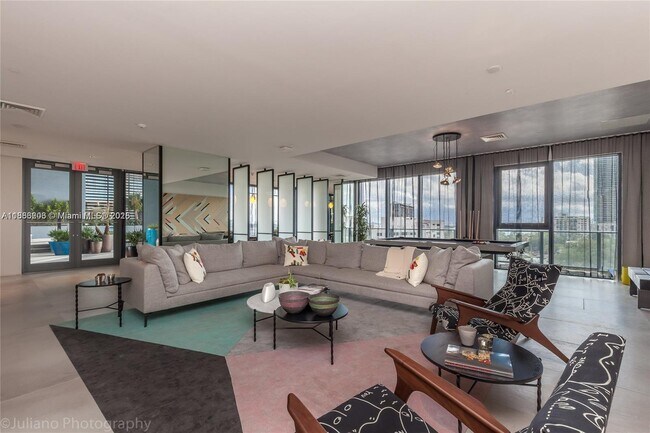 Building Photo - 121 NE 34th St