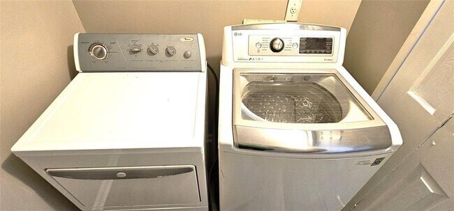 Building Photo - 3350 Steeple Way