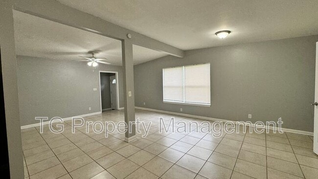 Building Photo - 6947 Clovis Rd