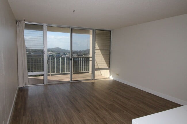 Primary Photo - 3 bedroom - 2 bath - with 2 PARKING STALLS!