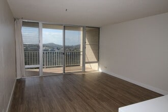 Building Photo - 3 bedroom - 2 bath - with 2 PARKING STALLS!