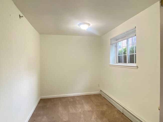 Building Photo - Nice 3 bed in Packards corner