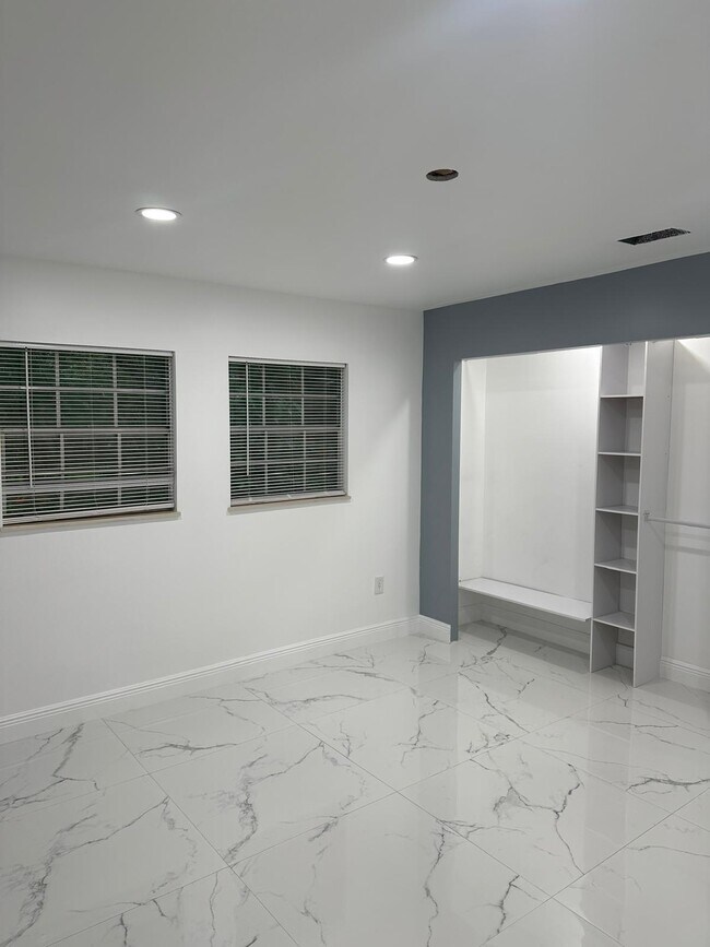 Building Photo - 935 34th Ave