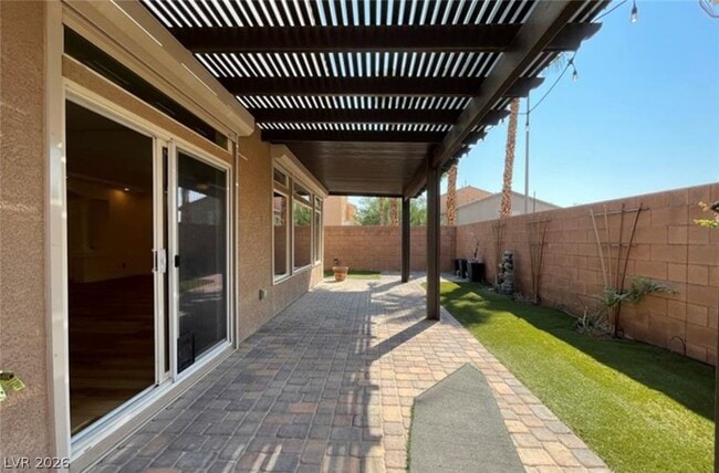 Building Photo - 5945 Lambert Bridge Ave