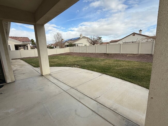Building Photo - Apple Valley Estates- Gated Community- Beautiful 4 Bedrooms, 3 Bathrooms