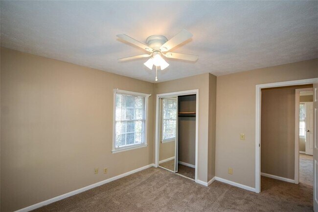 Building Photo - 1316 White Oak St SE