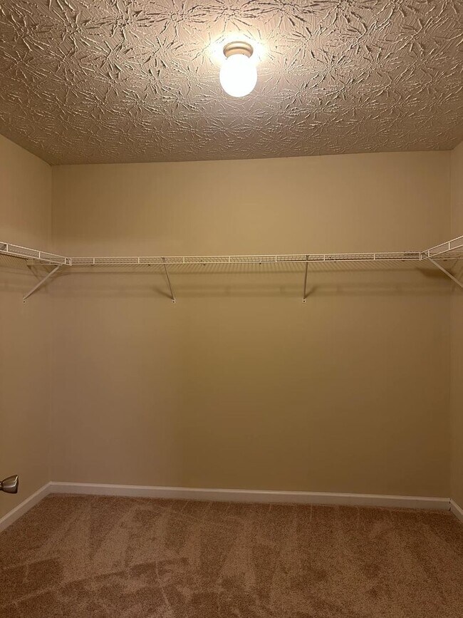 Building Photo - Open House 08/09/2025  Saturday 10:30AM un...