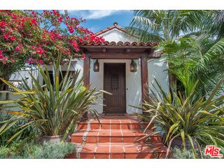 Building Photo - 9031 Rosewood Ave