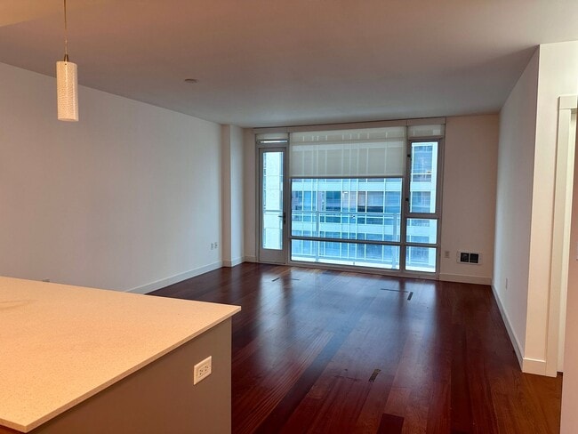 Building Photo - Modern 1 Bedroom Condo in SOMA!