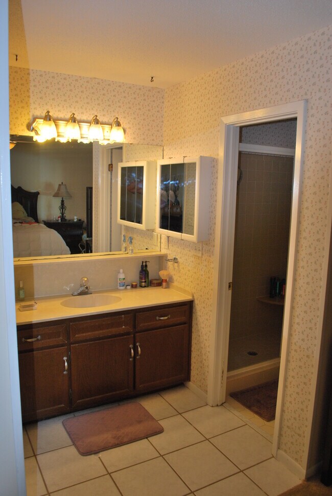 Building Photo - 123 Raintree Blvd