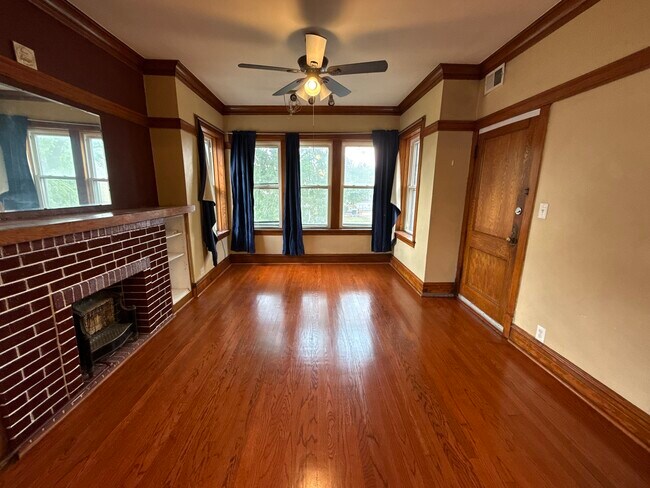Building Photo - 3029 N Christiana Ave