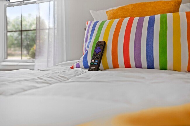 Building Photo - 3415 Oak Lawn Dr