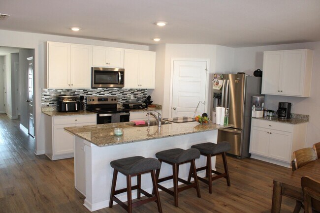 Building Photo - 1964 Catbird Trl