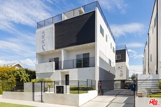 Building Photo - 220 N Coronado St