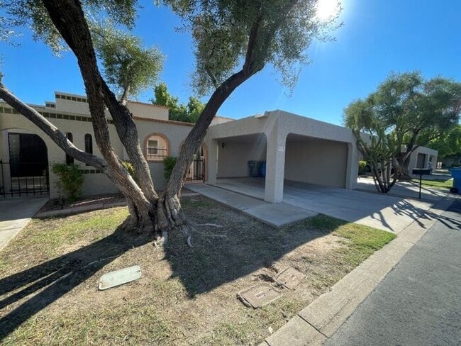 Building Photo - 913 E Beryl Ave