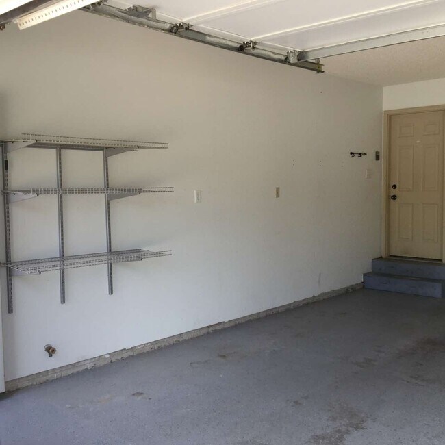 Building Photo - 7221 Hyperion Point Dr