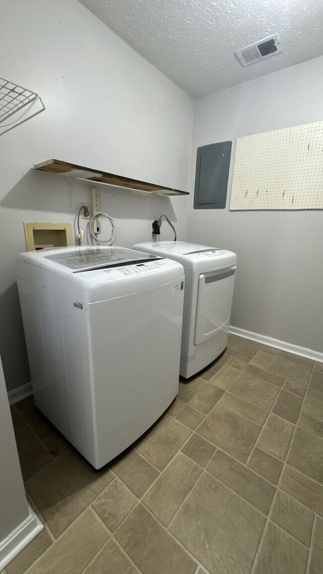 Building Photo - 4023 Summer Pl