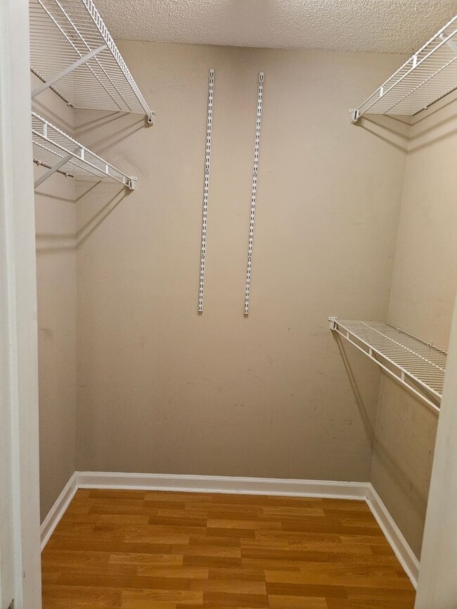 Building Photo - Rare 3 bed 2.5 bath Townhome located in Marietta