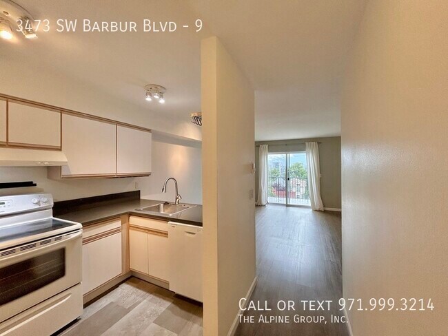 Building Photo - 3473 SW Barbur Blvd