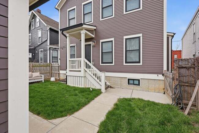 Building Photo - 1102 Summit St