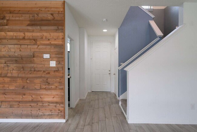 Building Photo - 9131 Canter Horse