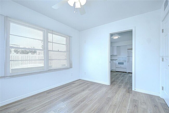 Building Photo - 150 E Madeira Ave