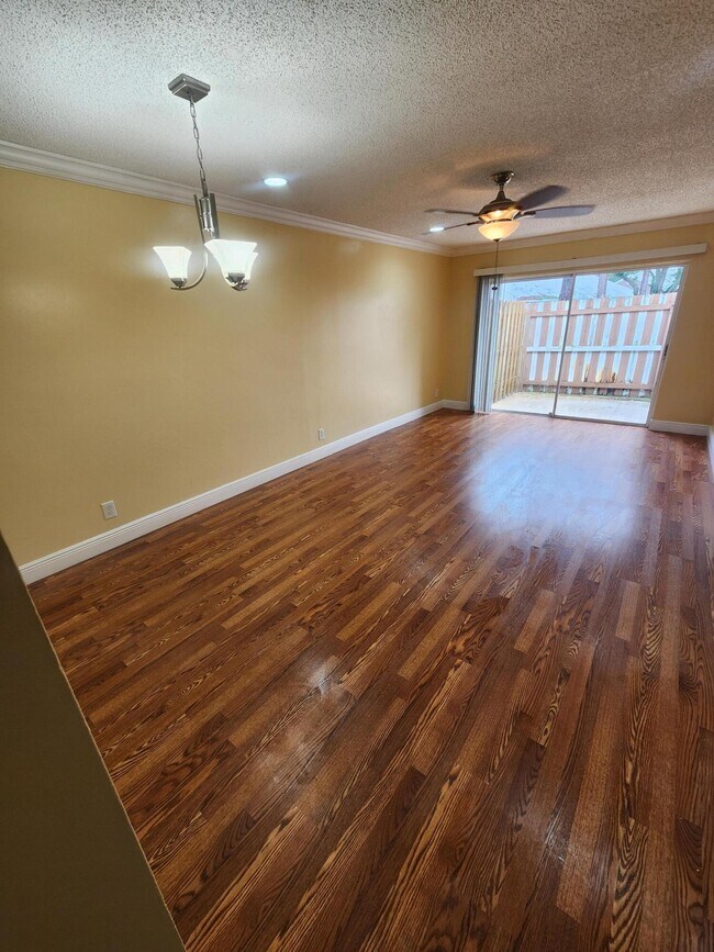 Building Photo - 5231 Pine Abbey Dr S