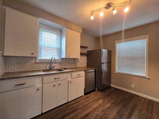 Building Photo - 203 S Wilson Ave