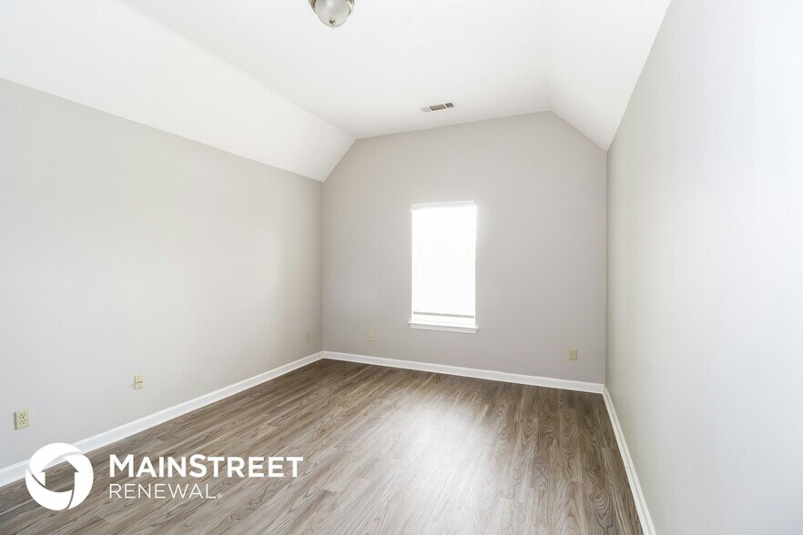 Building Photo - 5536 Terri Lynn Cove